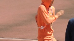 接受访问表演舞蹈