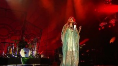 Florence And The Machine - Shake it Out & No Light,No Light