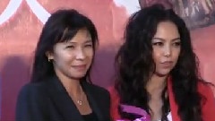 张惠妹 - 与通路商合影