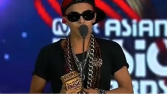 G-Dragon(BigBang) - 最佳男歌手Solo奖 受赏
