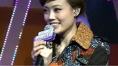 挥着翅膀的女孩