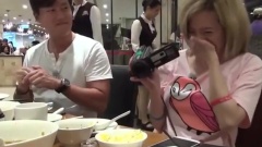 听到爷爷跟制作者协商 觉得很爆笑