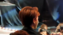 跟着音乐摆动的边可爱 主-伯贤