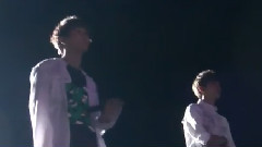 L.JOE眨眼 & 天地RICKY握手