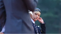 黄子韬做俯卧撑