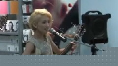 发片和脱掉高跟鞋仪式