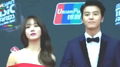 韩可露延宇振 - 2014MAMA红毯&采访 现场版 14/12/03