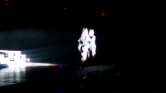 与观众可爱互动