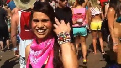 Music Fesitival Girl Shuffling