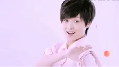 李宇春 - 春纪弹力娇嫩精华乳广告