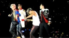 Fantastic Baby GD掉耳环