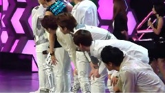 围观主持人受惩罚