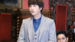 Super junior KYUHYUN IN OXFORD UNION ANSWERING QUESTION