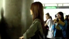 允儿抵达洛杉矶国际机场