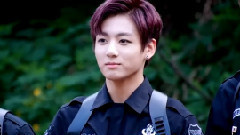 蜻蜓落在田柾国肩膀上