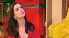 Anne Hathaway - I Want A Snuffy For Christmas