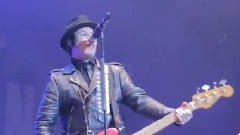 Simple Plan - Can't Keep My Hands Off You