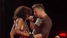 Ricky Martin - Pégate + Raza de Mil Colores + Por Arriba, Por Abajo Medley 现场版