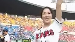 韩国艺体美女棒球联赛360度开球