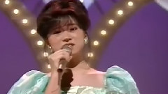 咲きほこる花に