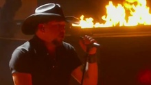 Jason Aldean - Burnin' It Down iHeartradio音乐奖 现场版 2015