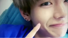 金泰亨推特更新:给大家介绍我的新盆友这孩纸叫青春痘啊~我们一起走去去就回昂~