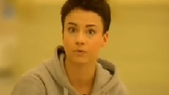 跳芭蕾舞的短发姑娘和她的芭蕾舞鞋