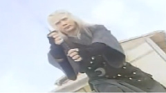 怕你看见我悲伤