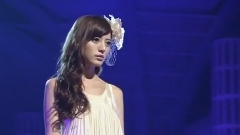 Alan - 风に向かう花