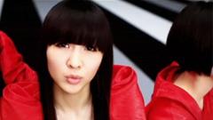 不自然なガール