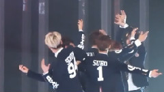 Wolf彩排时观看VCR大笑