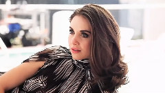 Alison Brie ~ Elle Canada April 2012