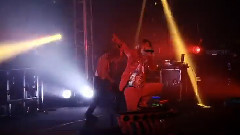 黒く澄んだ空と残骸と片翅