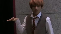 BANGTAN BOMB - V Is Doing Weird Dance