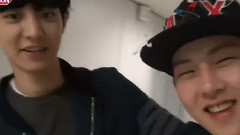 冠军秀后台 灿烈的后辈爱