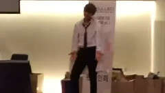 汝矣岛签名会 走错方向的金泰亨