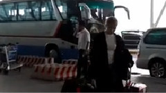 G-Dragon(BigBang) - 上海工作人员送机