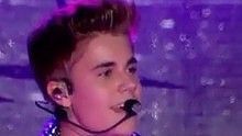 Justin Bieber － Die In Your Arms 现场版