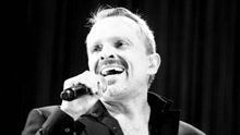 Miguel Bose - Miguel Bose - Estuve A Punto De... 现场版