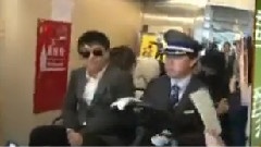 抵台机场新闻报道