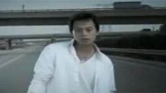 云雾中的高速路