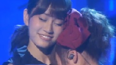 前田敦子 - 右肩