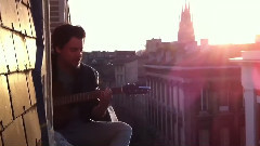 在波尔多的屋顶上清唱歌曲