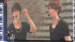 东海银赫戴眼镜