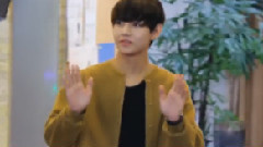 挥手下班的金泰亨