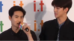 EXO二子袭港与粉丝玩游戏