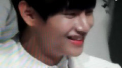 欢呼大叫的金泰亨