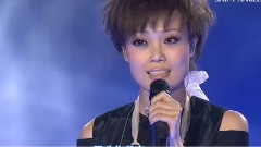 挥着翅膀的女孩