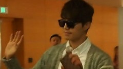 李栋旭 - In Shanghai Airport