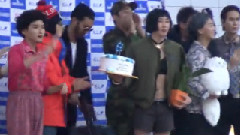 SUJU八周年仁川机场变装秀